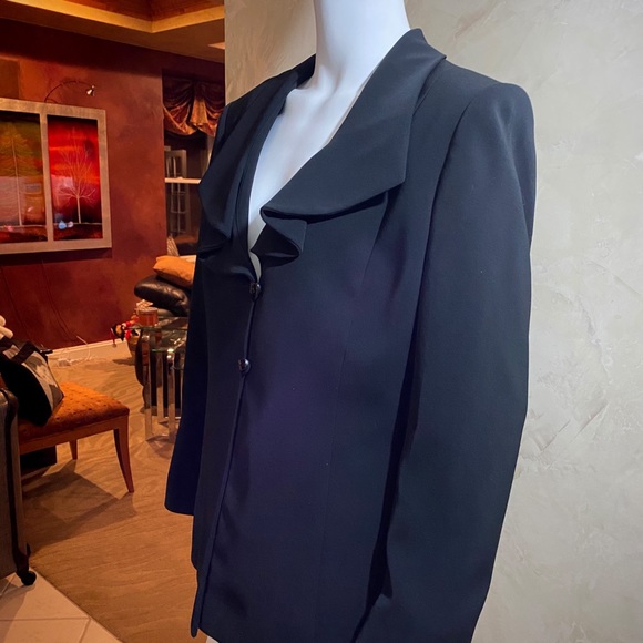 Tahari fully Lined Black Blazer with a Flare - Picture 3 of 6